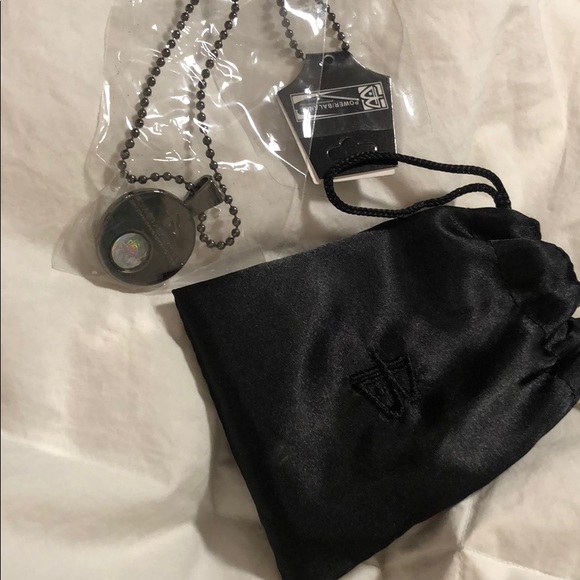 Power balance performance technology necklace - Picture 4 of 5